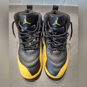 Jordan Nikes 2.5Y